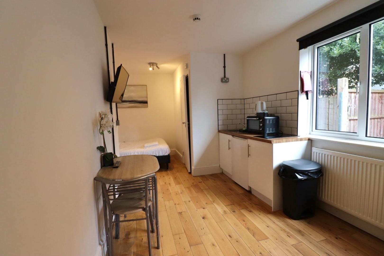 Flat 4, 10 St John'S Apartment บอร์นมัธ ภายนอก รูปภาพ