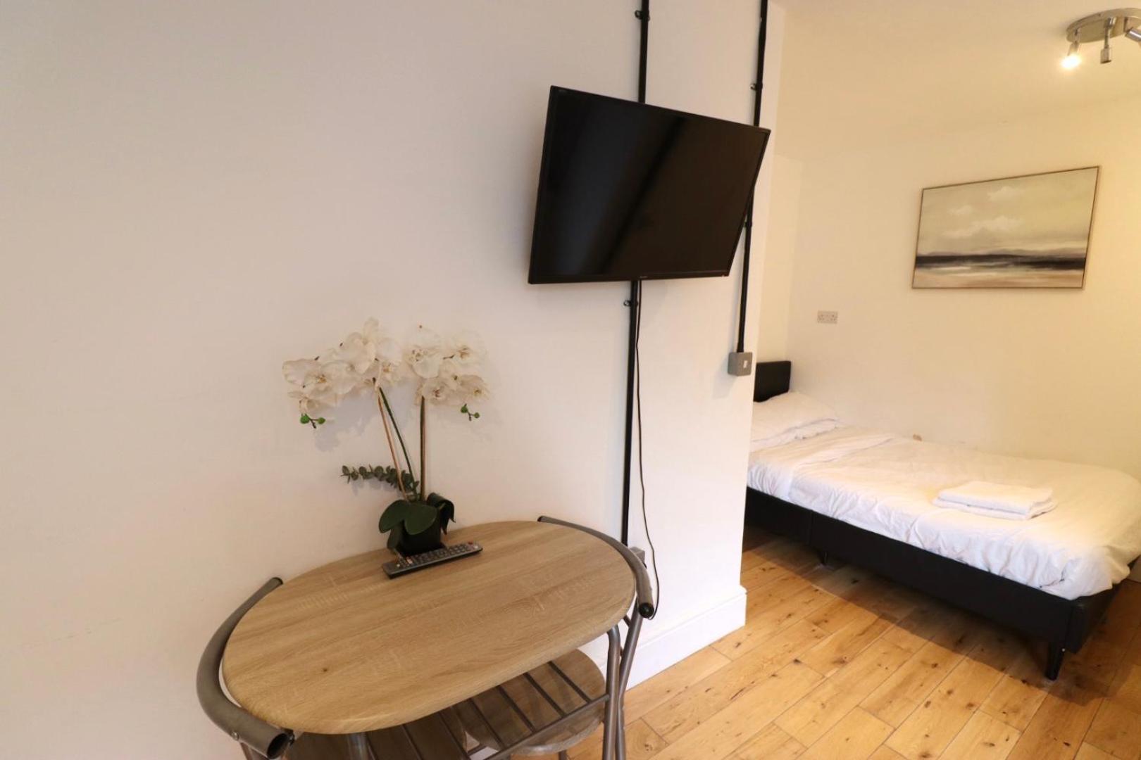 Flat 4, 10 St John'S Apartment บอร์นมัธ ภายนอก รูปภาพ