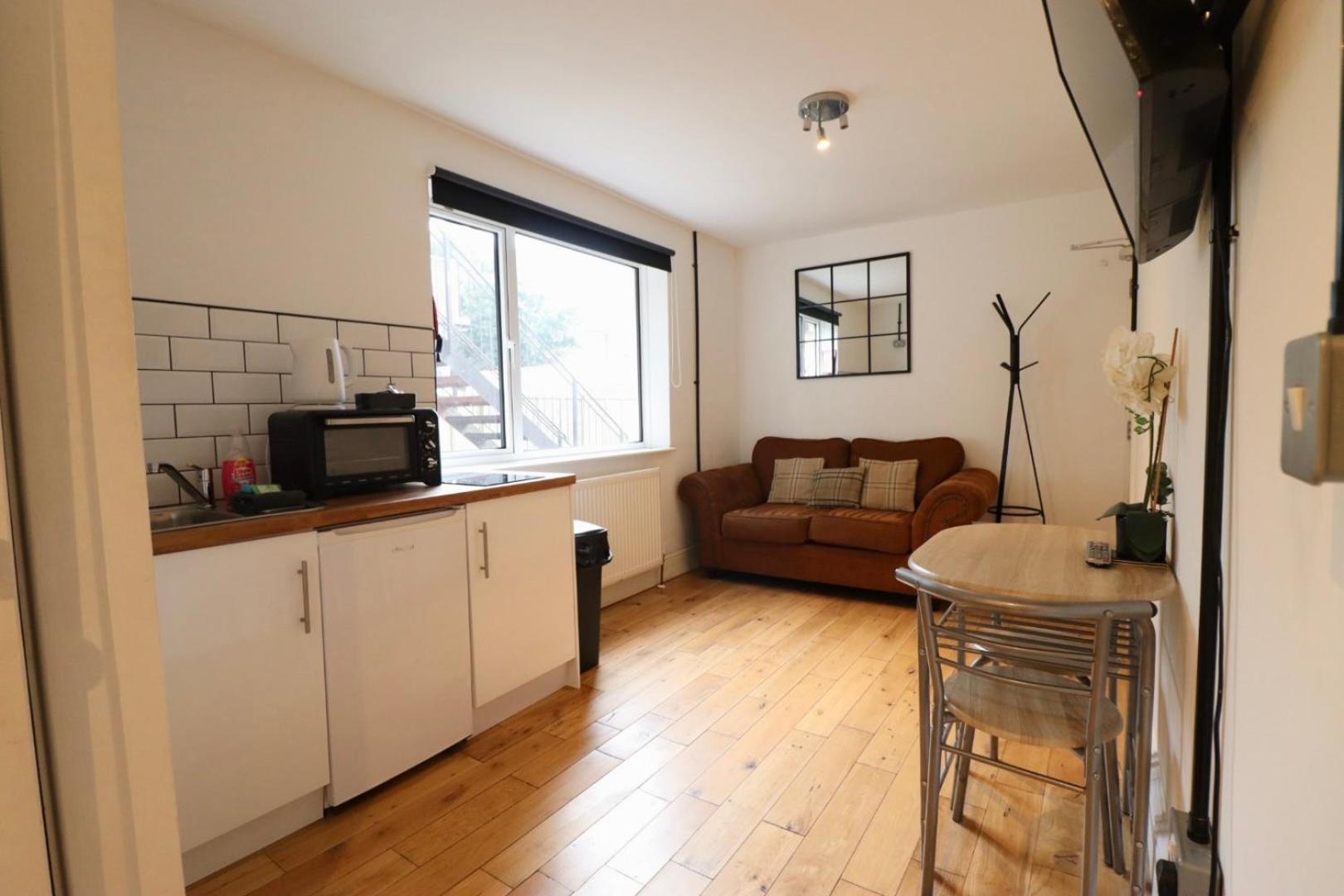 Flat 4, 10 St John'S Apartment บอร์นมัธ ภายนอก รูปภาพ