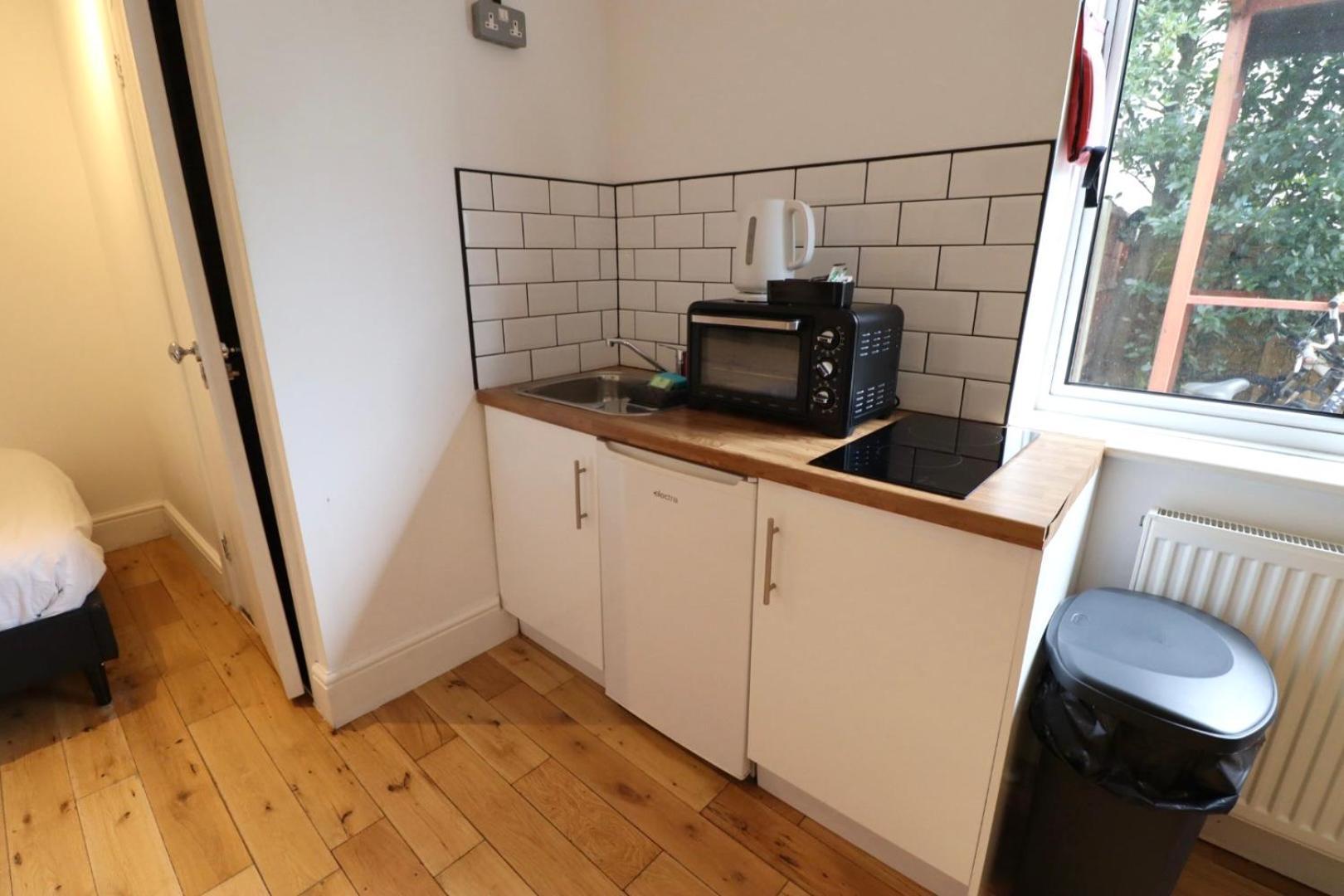 Flat 4, 10 St John'S Apartment บอร์นมัธ ภายนอก รูปภาพ